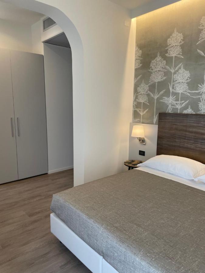 קאורלה Hotel Tritone מראה חיצוני תמונה