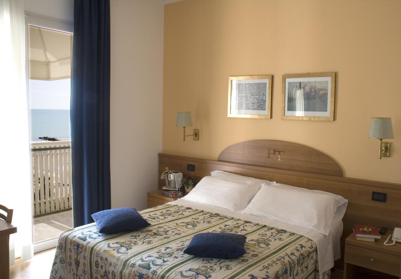 קאורלה Hotel Tritone מראה חיצוני תמונה