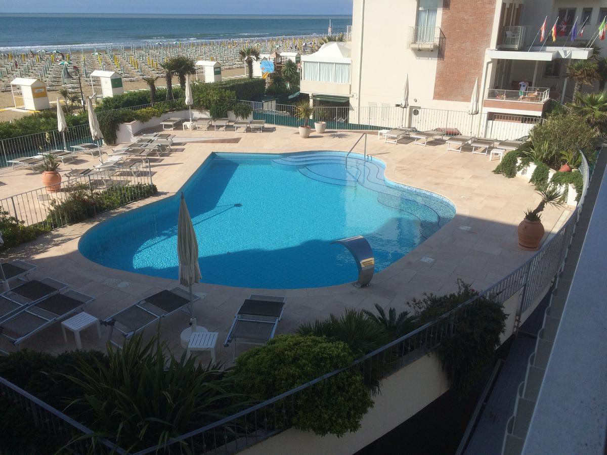 קאורלה Hotel Tritone מראה חיצוני תמונה