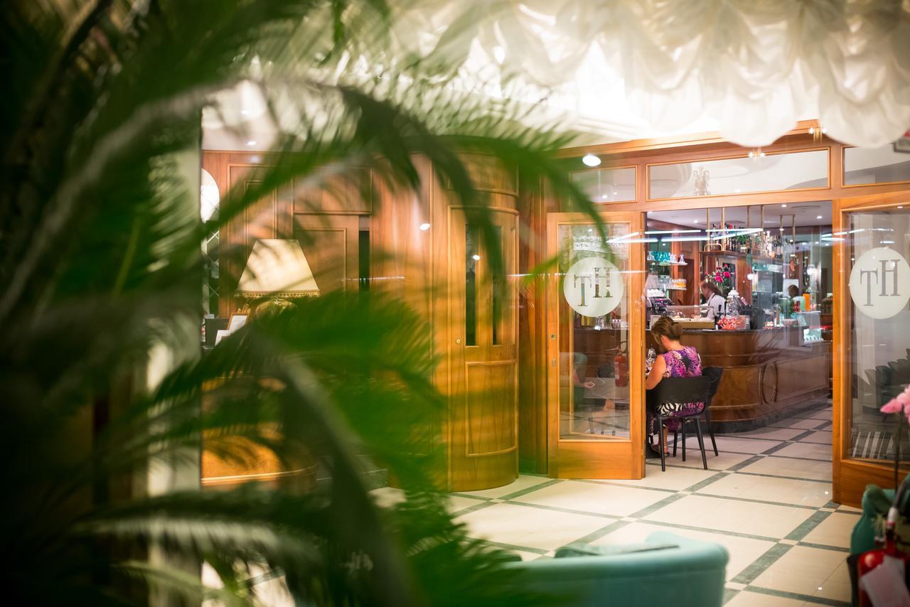 קאורלה Hotel Tritone מראה חיצוני תמונה