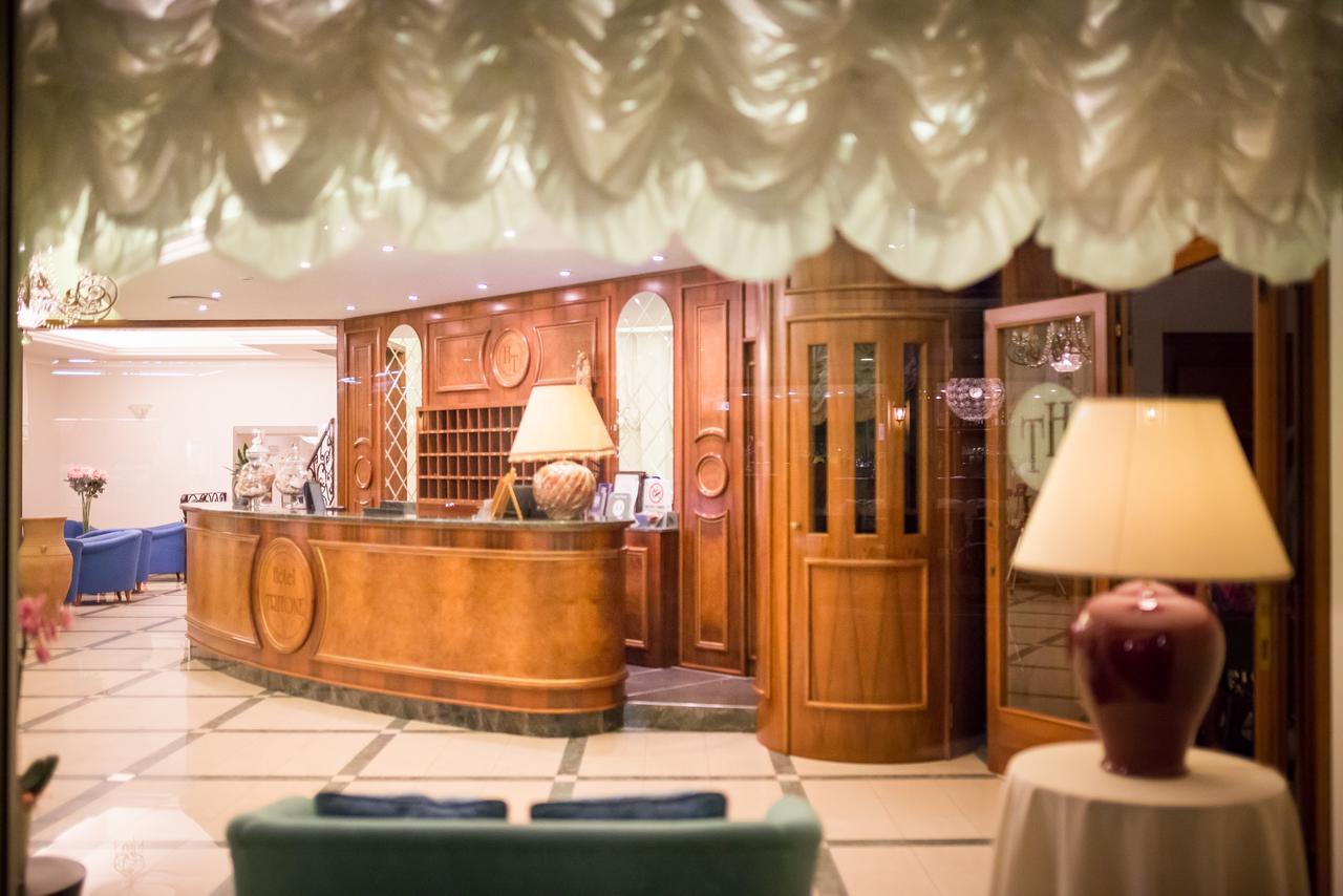 קאורלה Hotel Tritone מראה חיצוני תמונה