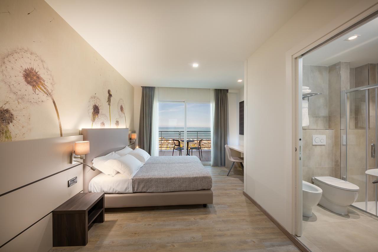 קאורלה Hotel Tritone מראה חיצוני תמונה