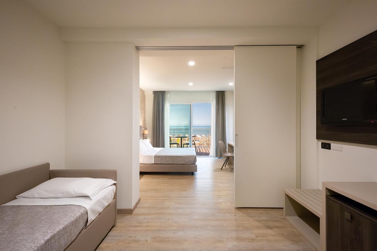 קאורלה Hotel Tritone מראה חיצוני תמונה