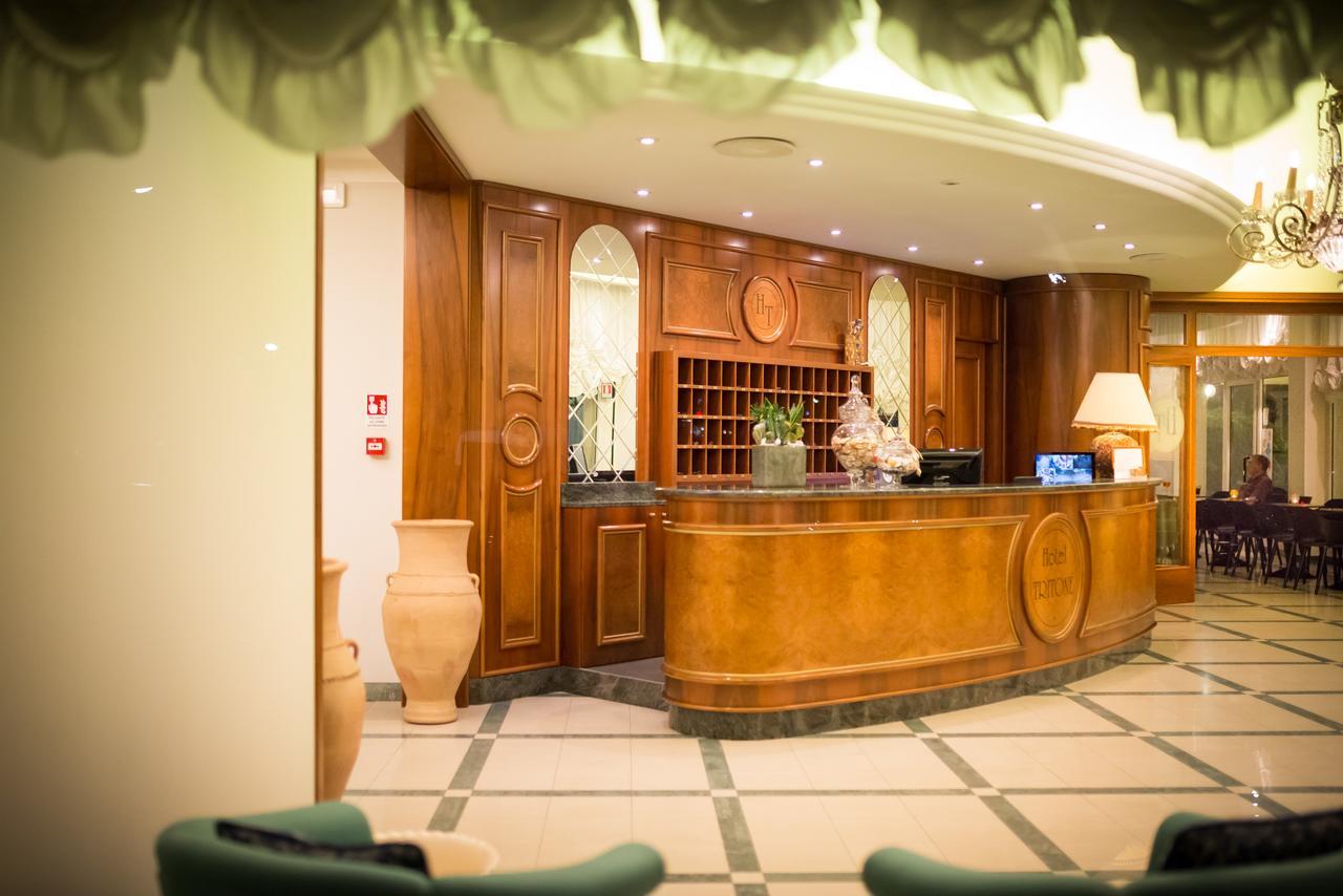 קאורלה Hotel Tritone מראה חיצוני תמונה