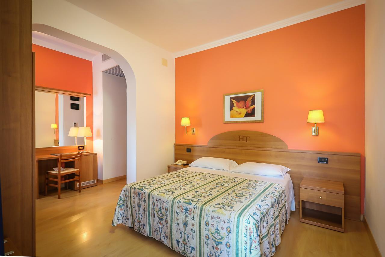 קאורלה Hotel Tritone מראה חיצוני תמונה