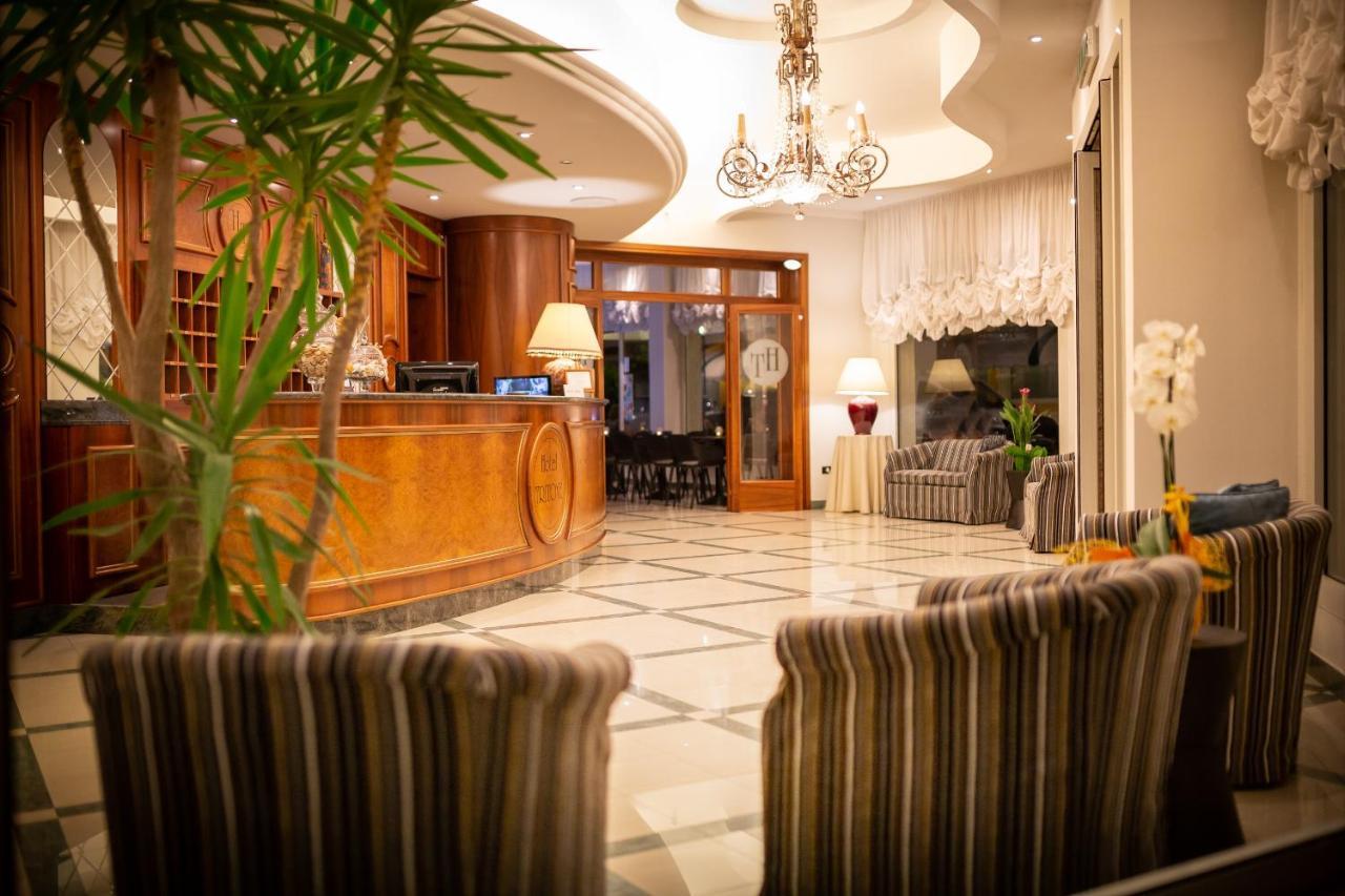 קאורלה Hotel Tritone מראה חיצוני תמונה