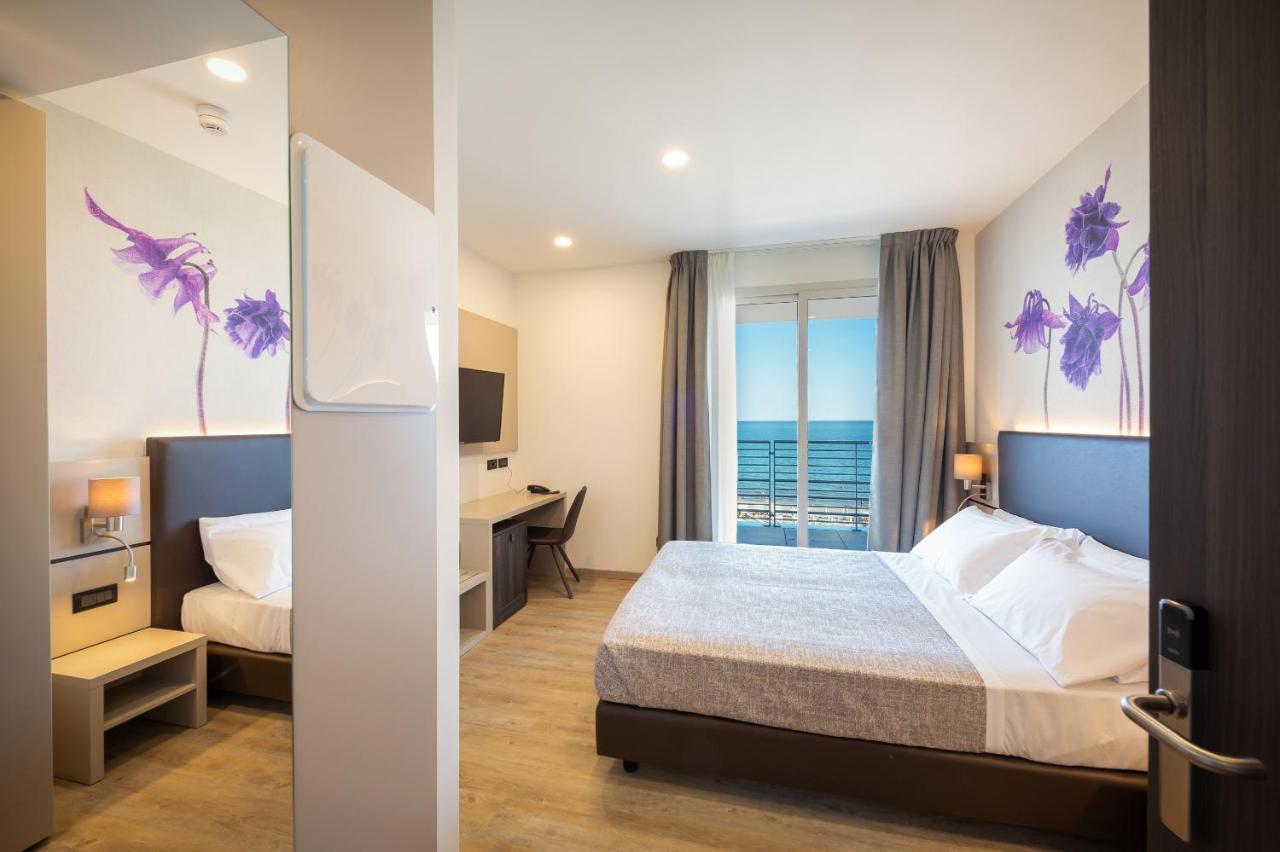 קאורלה Hotel Tritone מראה חיצוני תמונה