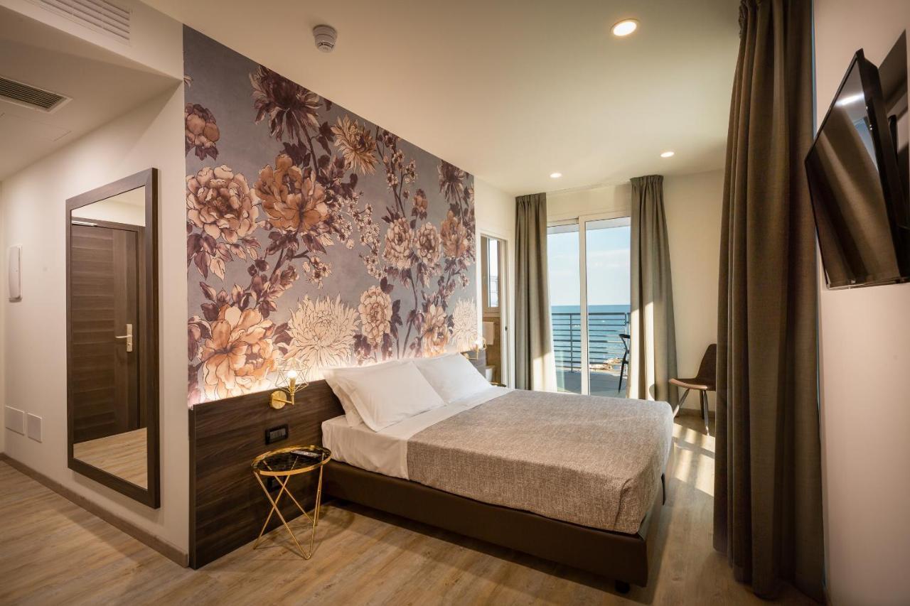קאורלה Hotel Tritone מראה חיצוני תמונה